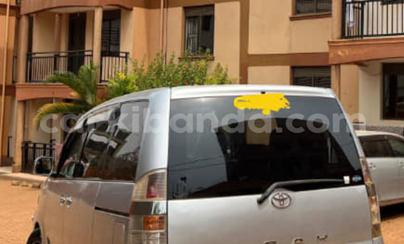 Gura Yakoze Toyota Noah Silver Imodoka i Kampala mu Uganda Gura Yakoze Toyota Noah Silver Imodoka i Kampala mu Uganda