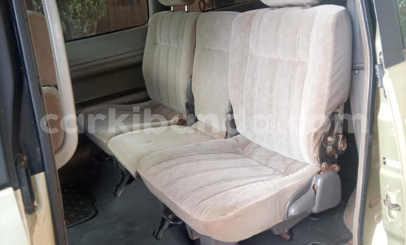 Gura Yakoze Toyota Noah Beige Imodoka i Kampala mu Uganda Gura Yakoze Toyota Noah Beige Imodoka i Kampala mu Uganda