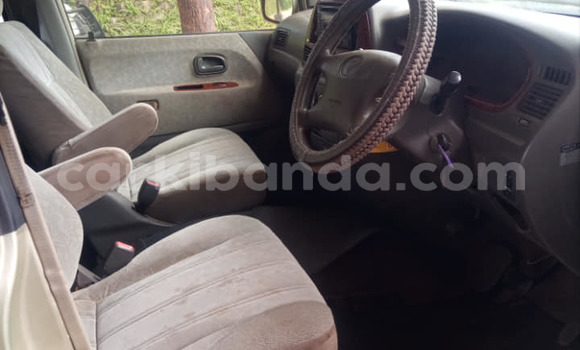 Gura Yakoze Toyota Noah Beige Imodoka i Kampala mu Uganda Gura Yakoze Toyota Noah Beige Imodoka i Kampala mu Uganda