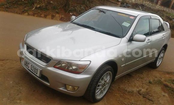 Gura Yakoze Toyota Altezza Silver Imodoka i Kampala mu Uganda Gura Yakoze Toyota Altezza Silver Imodoka i Kampala mu Uganda