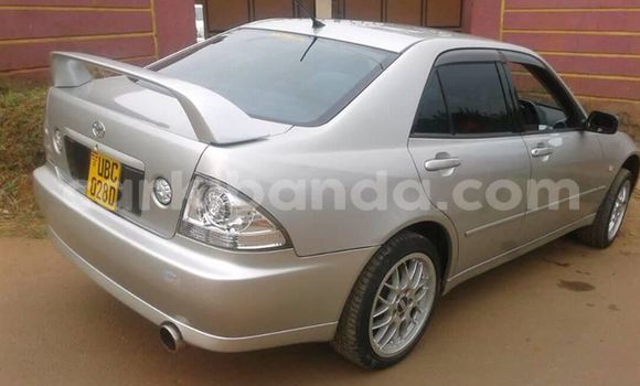 Gura Yakoze Toyota Altezza Silver Imodoka i Kampala mu Uganda Gura Yakoze Toyota Altezza Silver Imodoka i Kampala mu Uganda