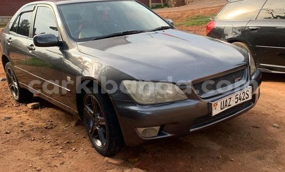 Gura Yakoze Toyota Altezza Black Imodoka i Kampala mu Uganda