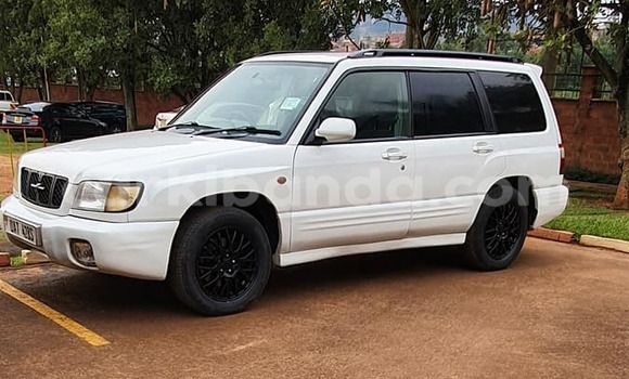 Gura Yakoze Subaru Forester White Imodoka i Kampala mu Uganda