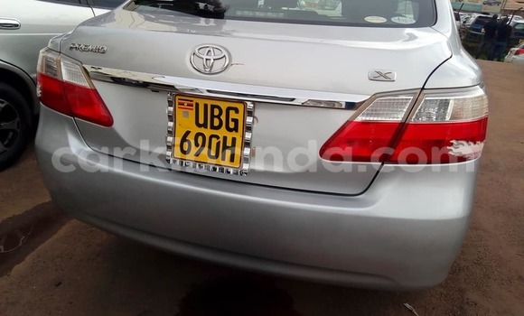 Gura Yakoze Toyota Premio Silver Imodoka i Kampala mu Uganda Gura Yakoze Toyota Premio Silver Imodoka i Kampala mu Uganda
