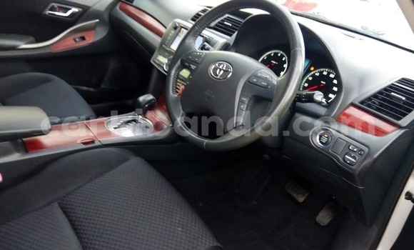 Gura Yakoze Toyota Premio Silver Imodoka i Kampala mu Uganda Gura Yakoze Toyota Premio Silver Imodoka i Kampala mu Uganda