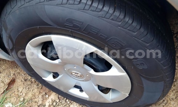 Gura Yakoze Toyota Premio White Imodoka i Kampala mu Uganda Gura Yakoze Toyota Premio White Imodoka i Kampala mu Uganda