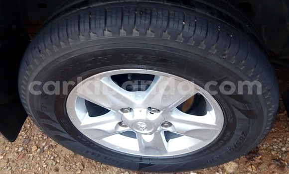 Gura Yakoze Toyota Land Cruiser Prado White Imodoka i Kampala mu Uganda Gura Yakoze Toyota Land Cruiser Prado White Imodoka i Kampala mu Uganda