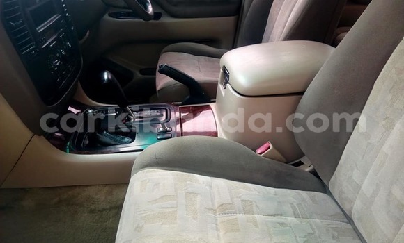 Nunua Ilio tumika Toyota Land Cruiser Nyeupe Gari ndani ya Kampala nchini Uganda Nunua Ilio tumika Toyota Land Cruiser Nyeupe Gari ndani ya Kampala nchini Uganda