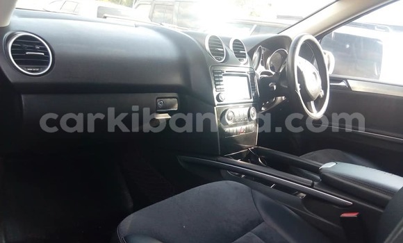 Acheter Occasion Voiture Mercedes‒Benz ML–Class Gris à Kampala, Ouganda Acheter Occasion Voiture Mercedes‒Benz ML–Class Gris à Kampala, Ouganda