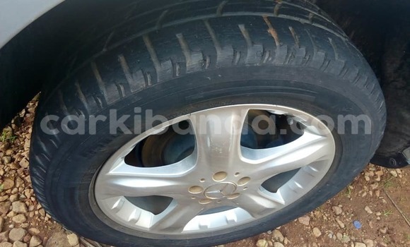 Acheter Occasion Voiture Mercedes‒Benz ML–Class Gris à Kampala, Ouganda Acheter Occasion Voiture Mercedes‒Benz ML–Class Gris à Kampala, Ouganda