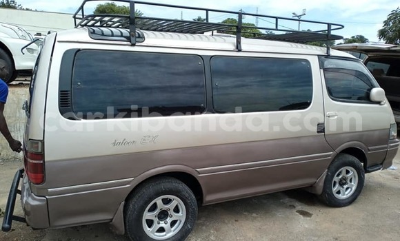 Gura Yakoze Toyota Super Custom Brown Imodoka i Kampala mu Uganda Gura Yakoze Toyota Super Custom Brown Imodoka i Kampala mu Uganda