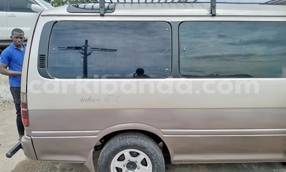 Gura Yakoze Toyota Super Custom Brown Imodoka i Kampala mu Uganda Gura Yakoze Toyota Super Custom Brown Imodoka i Kampala mu Uganda