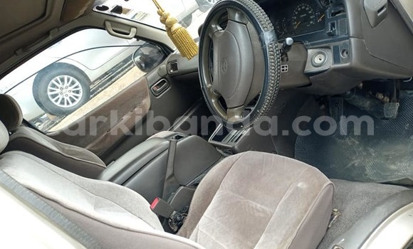 Gura Yakoze Toyota Super Custom Brown Imodoka i Kampala mu Uganda Gura Yakoze Toyota Super Custom Brown Imodoka i Kampala mu Uganda