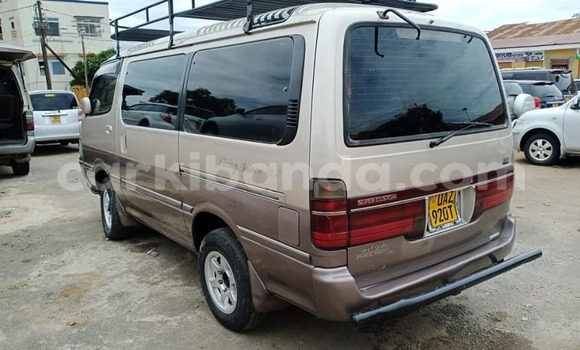 Gura Yakoze Toyota Super Custom Brown Imodoka i Kampala mu Uganda Gura Yakoze Toyota Super Custom Brown Imodoka i Kampala mu Uganda