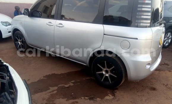 Gura Yakoze Toyota Sienta Silver Imodoka i Kampala mu Uganda