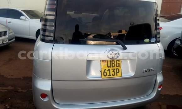 Gura Yakoze Toyota Sienta Silver Imodoka i Kampala mu Uganda Gura Yakoze Toyota Sienta Silver Imodoka i Kampala mu Uganda