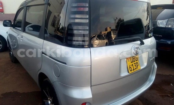 Gura Yakoze Toyota Sienta Silver Imodoka i Kampala mu Uganda Gura Yakoze Toyota Sienta Silver Imodoka i Kampala mu Uganda