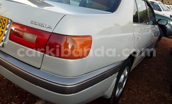 Gura Yakoze Toyota Premio Silver Imodoka i Kampala mu Uganda Gura Yakoze Toyota Premio Silver Imodoka i Kampala mu Uganda