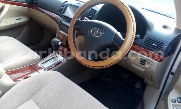 Acheter Occasion Voiture Toyota Premio Gris à Kampala, Ouganda Acheter Occasion Voiture Toyota Premio Gris à Kampala, Ouganda