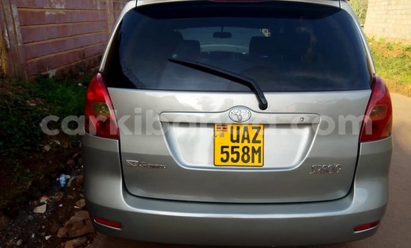 Gura Yakoze Toyota Spacio Silver Imodoka i Kampala mu Uganda Gura Yakoze Toyota Spacio Silver Imodoka i Kampala mu Uganda
