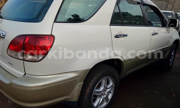 Acheter Occasion Voiture Toyota Harrier Blanc à Kampala, Ouganda Acheter Occasion Voiture Toyota Harrier Blanc à Kampala, Ouganda