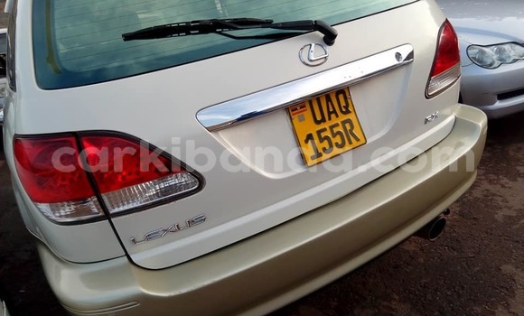 Acheter Occasion Voiture Toyota Harrier Blanc à Kampala, Ouganda Acheter Occasion Voiture Toyota Harrier Blanc à Kampala, Ouganda