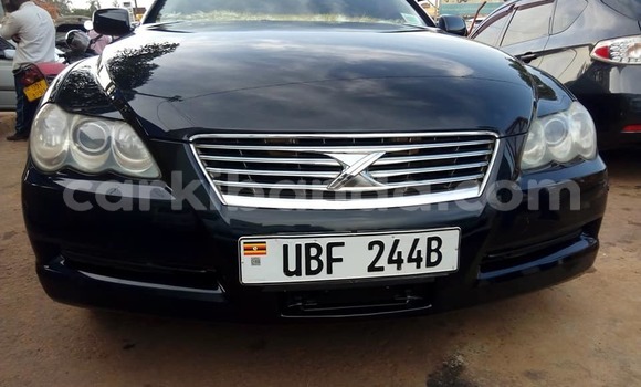 Nunua Ilio tumika Toyota Mark X Nyeusi Gari ndani ya Kampala nchini Uganda