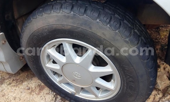 Acheter Occasion Voiture Toyota Noah Gris à Kampala, Ouganda Acheter Occasion Voiture Toyota Noah Gris à Kampala, Ouganda