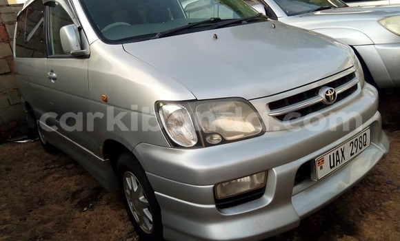 Acheter Occasion Voiture Toyota Noah Gris à Kampala, Ouganda Acheter Occasion Voiture Toyota Noah Gris à Kampala, Ouganda