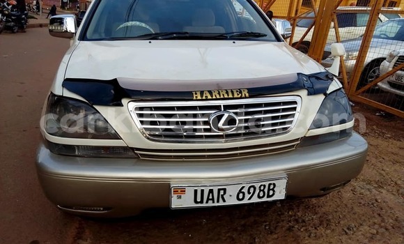 Acheter Occasion Voiture Toyota Harrier Blanc à Kampala, Ouganda Acheter Occasion Voiture Toyota Harrier Blanc à Kampala, Ouganda
