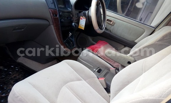 Acheter Occasion Voiture Toyota Harrier Blanc à Kampala, Ouganda Acheter Occasion Voiture Toyota Harrier Blanc à Kampala, Ouganda