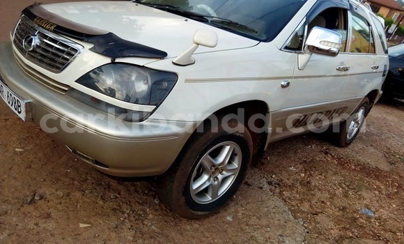 Acheter Occasion Voiture Toyota Harrier Blanc à Kampala, Ouganda Acheter Occasion Voiture Toyota Harrier Blanc à Kampala, Ouganda