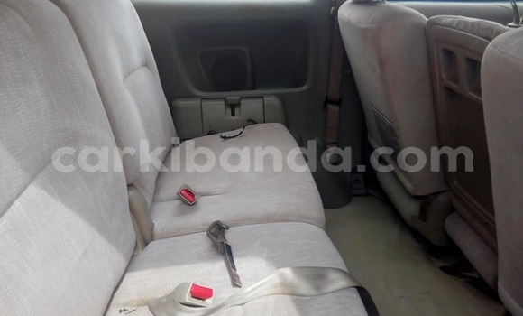 Acheter Occasion Voiture Toyota Noah Marron à Kampala, Ouganda Acheter Occasion Voiture Toyota Noah Marron à Kampala, Ouganda