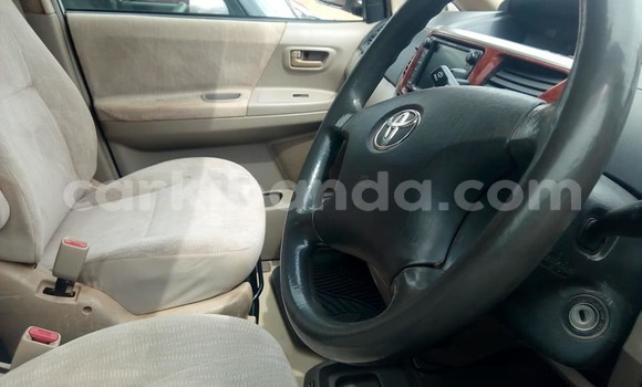 Acheter Occasion Voiture Toyota Noah Marron à Kampala, Ouganda Acheter Occasion Voiture Toyota Noah Marron à Kampala, Ouganda
