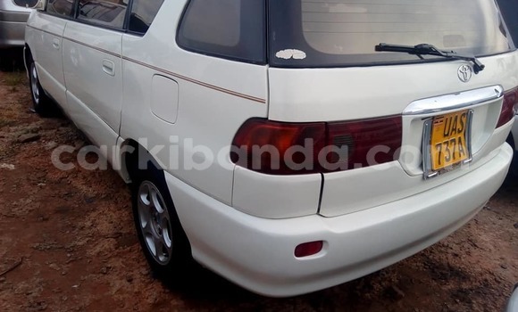 Nunua Ilio tumika Toyota Ipsum Nyeupe Gari ndani ya Kampala nchini Uganda Nunua Ilio tumika Toyota Ipsum Nyeupe Gari ndani ya Kampala nchini Uganda