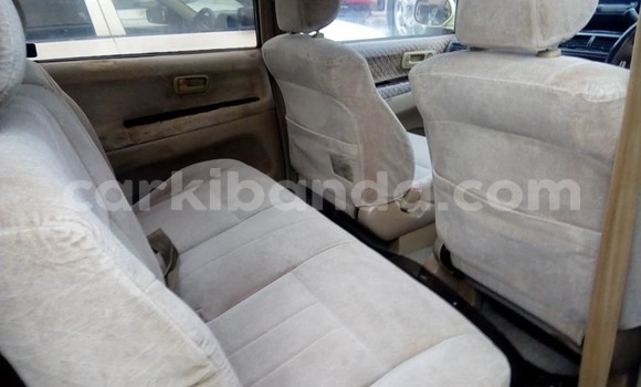 Nunua Ilio tumika Toyota Ipsum Nyeupe Gari ndani ya Kampala nchini Uganda Nunua Ilio tumika Toyota Ipsum Nyeupe Gari ndani ya Kampala nchini Uganda