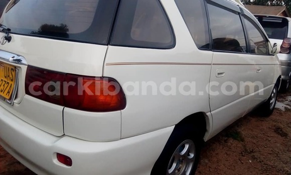 Nunua Ilio tumika Toyota Ipsum Nyeupe Gari ndani ya Kampala nchini Uganda Nunua Ilio tumika Toyota Ipsum Nyeupe Gari ndani ya Kampala nchini Uganda