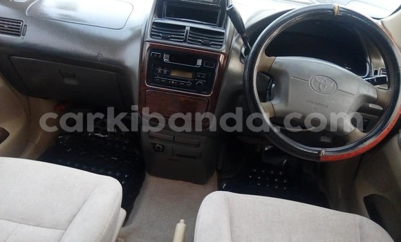 Nunua Ilio tumika Toyota Ipsum Nyeupe Gari ndani ya Kampala nchini Uganda Nunua Ilio tumika Toyota Ipsum Nyeupe Gari ndani ya Kampala nchini Uganda