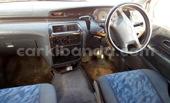 Gura Yakoze Toyota Noah Red Imodoka i Kampala mu Uganda Gura Yakoze Toyota Noah Red Imodoka i Kampala mu Uganda