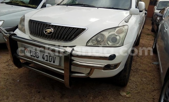 Acheter Occasion Voiture Toyota Harrier Blanc à Kampala, Ouganda Acheter Occasion Voiture Toyota Harrier Blanc à Kampala, Ouganda
