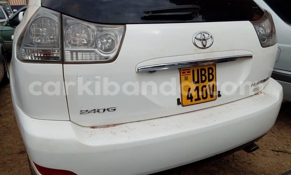 Acheter Occasion Voiture Toyota Harrier Blanc à Kampala, Ouganda Acheter Occasion Voiture Toyota Harrier Blanc à Kampala, Ouganda