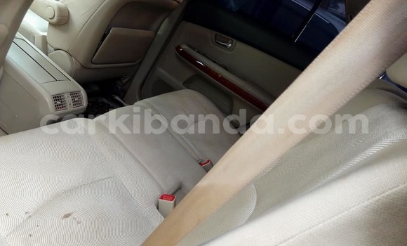 Acheter Occasion Voiture Toyota Harrier Blanc à Kampala, Ouganda Acheter Occasion Voiture Toyota Harrier Blanc à Kampala, Ouganda