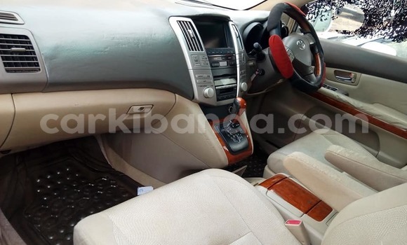 Acheter Occasion Voiture Toyota Harrier Blanc à Kampala, Ouganda Acheter Occasion Voiture Toyota Harrier Blanc à Kampala, Ouganda