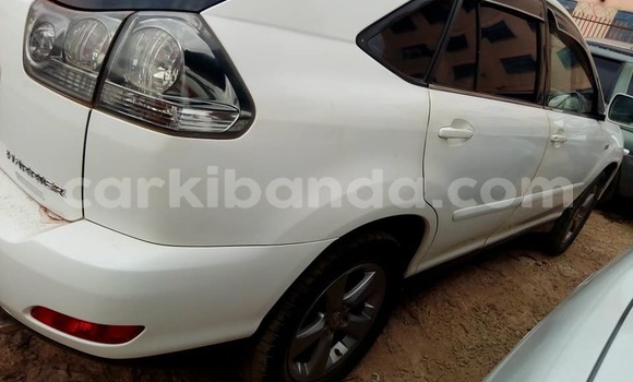 Acheter Occasion Voiture Toyota Harrier Blanc à Kampala, Ouganda Acheter Occasion Voiture Toyota Harrier Blanc à Kampala, Ouganda
