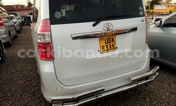 Acheter Occasion Voiture Toyota Noah Blanc à Kampala, Ouganda Acheter Occasion Voiture Toyota Noah Blanc à Kampala, Ouganda