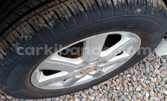 Acheter Occasion Voiture Toyota Noah Blanc à Kampala, Ouganda Acheter Occasion Voiture Toyota Noah Blanc à Kampala, Ouganda