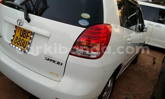 Acheter Occasion Voiture Toyota Spacio Blanc à Kampala, Ouganda Acheter Occasion Voiture Toyota Spacio Blanc à Kampala, Ouganda