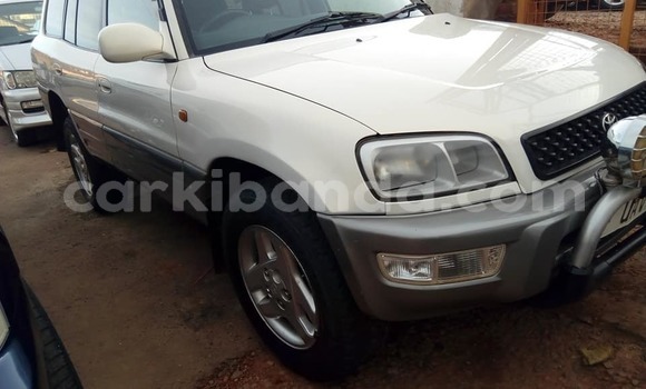 Acheter Occasion Voiture Toyota RAV4 Blanc à Kampala, Ouganda Acheter Occasion Voiture Toyota RAV4 Blanc à Kampala, Ouganda