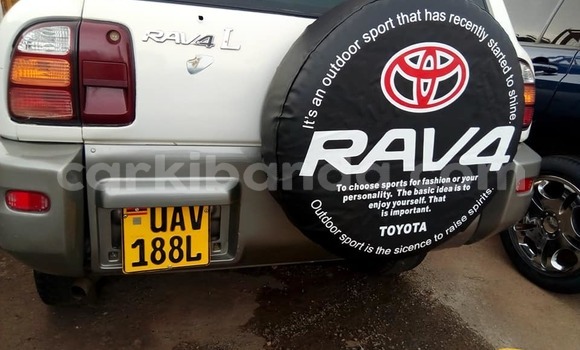 Acheter Occasion Voiture Toyota RAV4 Blanc à Kampala, Ouganda Acheter Occasion Voiture Toyota RAV4 Blanc à Kampala, Ouganda
