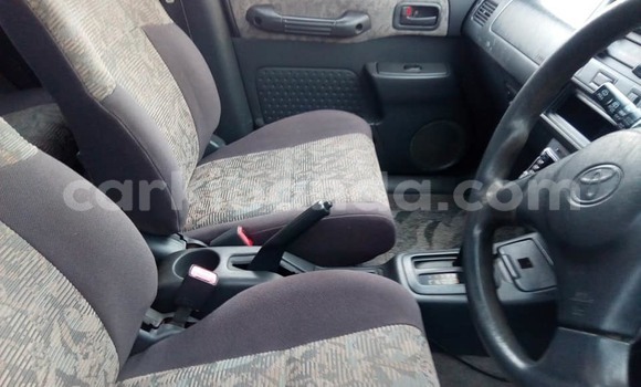 Acheter Occasion Voiture Toyota RAV4 Blanc à Kampala, Ouganda Acheter Occasion Voiture Toyota RAV4 Blanc à Kampala, Ouganda